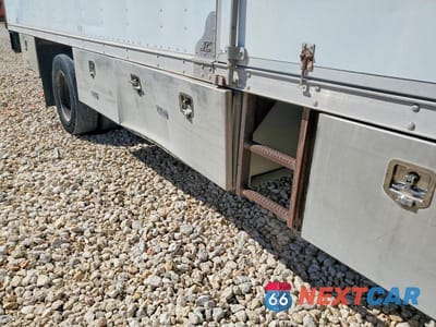 Zdjęcie 9 z 10 samochodu: 2001 CHEVROLET C6 BOX TRUCK VIN:1GBJ6H1E61J508565 - miniatura