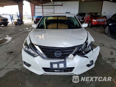 Piąte zdjęcie samochodu w środku: 2017 NISSAN ALTIMA 2.5 VIN:1N4AL3AP4HC499250 - miniatura