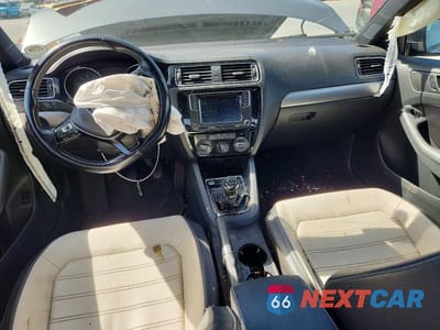 Zdjęcie 8 z 11 samochodu: 2016 VOLKSWAGEN JETTA SPORT VIN:3VWB17AJ7GM337419 - miniatura