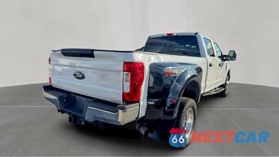 Czwarte zdjęcie samochodu z boku: 2017 FORD F350 SUPER DUTY VIN:1FT8W3DT7HED16940 - miniatura