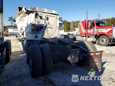 Trzecie zdjęcie samochodu z tyłu: 2016 FREIGHTLINER CASCADIA 125 SEMI TRUCK VIN:3AKJGLDR8GSGZ1927 - miniatura