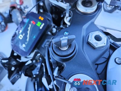 Zdjęcie 8 z 10 samochodu: 2025 BMW S 1000 RR VIN:WB10P2305S6L50496 - miniatura