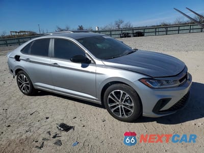 Czwarte zdjęcie samochodu z boku: 2025 VOLKSWAGEN JETTA SPORT VIN:3VWBX7BU8SM084918 - miniatura