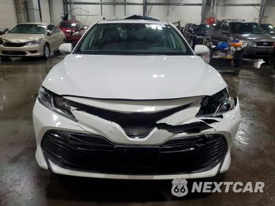 Piąte zdjęcie samochodu w środku: 2019 TOYOTA CAMRY HYBRID LE VIN:4T1B31HK8KU513354 - miniatura