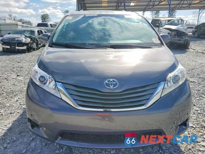 Piąte zdjęcie samochodu w środku: 2013 TOYOTA SIENNA XLE 8-PASSENGER VIN:5TDYK3DC8DS331429 - miniatura
