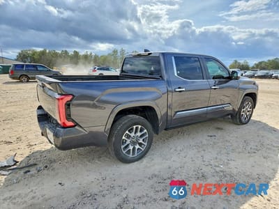 Trzecie zdjęcie samochodu z tyłu: 2025 TOYOTA TUNDRA 1794 EDITION VIN:5TFMA5DB7SX297687 - miniatura