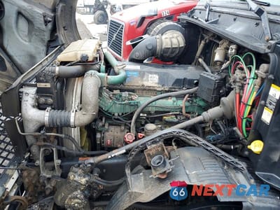 Zdjęcie 7 z 10 samochodu: 2017 VOLVO VNL SEMI TRUCK VIN:4V4NC9EJXHN967883 - miniatura