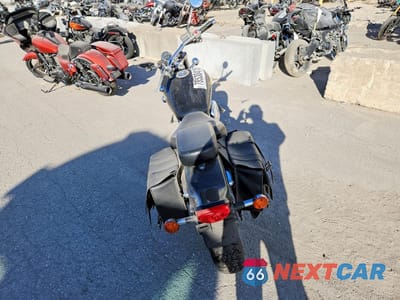 Czwarte zdjęcie samochodu z boku: 2002 SUZUKI VZ800 VIN:JS1VS53A422100315 - miniatura