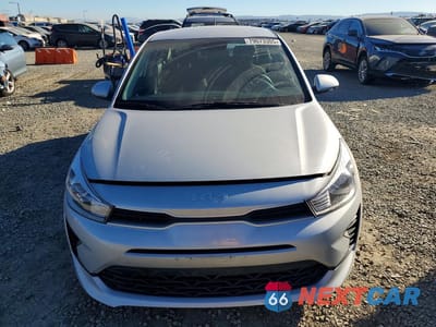 Piąte zdjęcie samochodu w środku: 2023 KIA RIO S VIN:3KPA24ADXPE572816 - miniatura