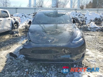 Piąte zdjęcie samochodu w środku: 2025 TESLA MODEL Y VIN:7SAYGDEF0SA340790 - miniatura