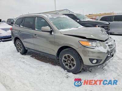 Czwarte zdjęcie samochodu z boku: 2012 HYUNDAI SANTA FE GLS VIN:5XYZGDAG0CG139579 - miniatura