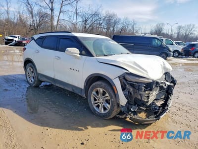 Czwarte zdjęcie samochodu z boku: 2022 CHEV BLAZER VIN:3GNKBHR43NS130014 - miniatura