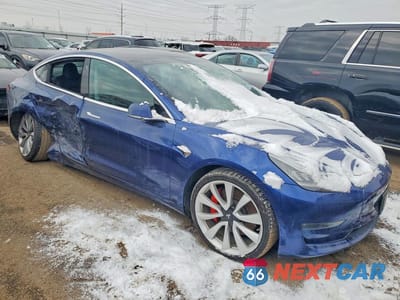 Czwarte zdjęcie samochodu z boku: 2018 TESLA MODEL 3 VIN:5YJ3E1EB7JF106253 - miniatura