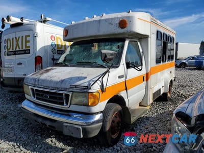 2005 FORD E350 SHUTTLE BUS 1FDWE35L85HA30464 - główne zdjęcie licytacji z USA - miniatura