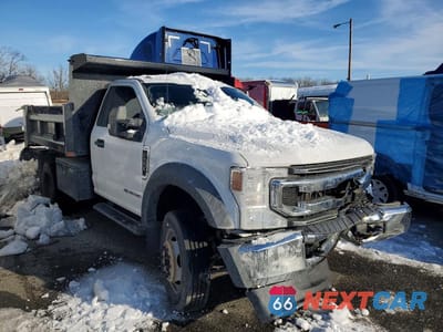 Czwarte zdjęcie samochodu z boku: 2021 FORD F550 SUPER DUTY VIN:1FDUF5HT0MDA00649 - miniatura