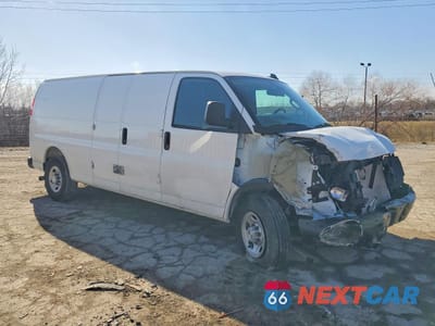 Czwarte zdjęcie samochodu z boku: 2025 CHEVROLET EXPRESS 3500 CARGO DELIVERY VAN VIN:1GCZGHF70S1274494 - miniatura