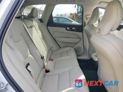 Zdjęcie 11 z 12 samochodu: 2022 VOLVO XC60 B5 MOMENTUM VIN:YV4L12RK7N1034414 - miniatura