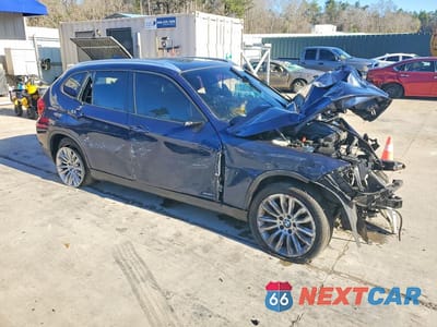 Czwarte zdjęcie samochodu z boku: 2013 BMW X1 XDRIVE28I VIN:WBAVL1C53DVR83322 - miniatura
