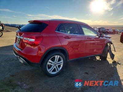 Trzecie zdjęcie samochodu z tyłu: 2019 MERCEDES-BENZ GLA 250 VIN:WDCTG4EB7KU018298 - miniatura