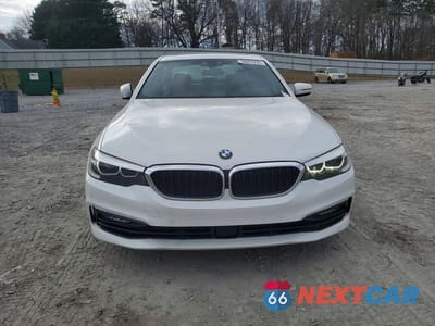 Piąte zdjęcie samochodu w środku: 2018 BMW 530 I VIN:WBAJA5C5XJWA38114 - miniatura