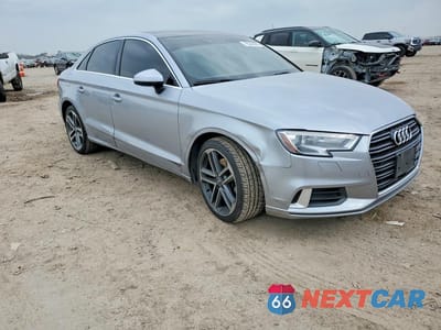 Czwarte zdjęcie samochodu z boku: 2019 AUDI A3 PREMIUM VIN:WAUAUGFF0K1014679 - miniatura