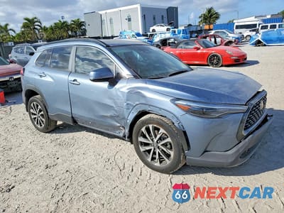 Czwarte zdjęcie samochodu z boku: 2024 TOYOTA COROLLA CROSS XLE VIN:7MUDAAAG5RV117511 - miniatura