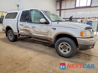 Czwarte zdjęcie samochodu z boku: 2002 FORD F150 SUPERCREW VIN:1FTRW08L22KE23223 - miniatura