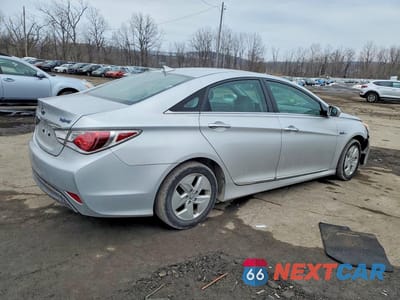 Trzecie zdjęcie samochodu z tyłu: 2012 HYUNDAI SONATA HYBRID BASE VIN:KMHEC4A42CA059356 - miniatura