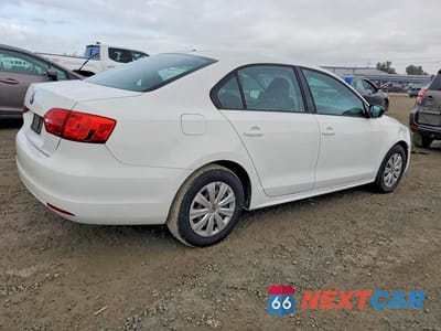 Trzecie zdjęcie samochodu z tyłu: 2013 VOLKSWAGEN JETTA BASE VIN:3VW2K7AJ2DM306068 - miniatura