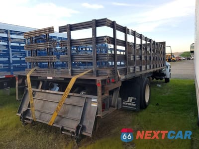 Trzecie zdjęcie samochodu z tyłu: 2013 INTERNATIONAL 4300 FLATBED TRUCK VIN:1HTMMAAL1DH183729 - miniatura