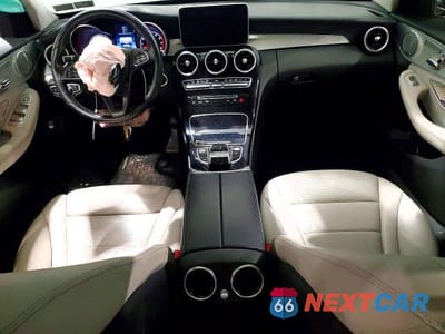 Zdjęcie 8 z 11 samochodu: 2016 MERCEDES-BENZ C 300 4MATIC VIN:55SWF4KB7GU126414 - miniatura