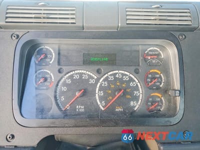 Zdjęcie 8 z 10 samochodu: 2016 FREIGHTLINER CASCADIA 125 SEMI TRUCK VIN:1FUBGEDV7GLHC5750 - miniatura