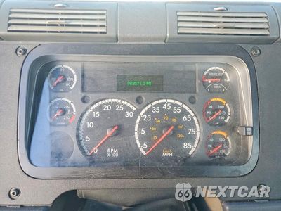 Zdjęcie 8 z 10 samochodu: 2016 FREIGHTLINER CASCADIA 125 SEMI TRUCK VIN:1FUBGEDV7GLHC5750 - miniatura