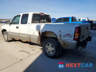 Drugie zdjęcie samochodu z przodu: 2000 CHEVROLET SILVERADO K1500 VIN:1GCEK19T2YZ234991 - miniatura