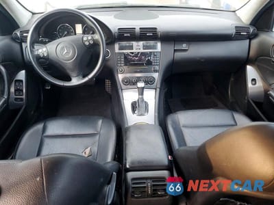 Zdjęcie 8 z 12 samochodu: 2005 MERCEDES-BENZ C 230K SPORT SEDAN VIN:WDBRF40J85F616991 - miniatura