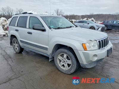 Czwarte zdjęcie samochodu z boku: 2005 JEEP GRAND CHEROKEE LAREDO VIN:1J8GR48KX5C573942 - miniatura