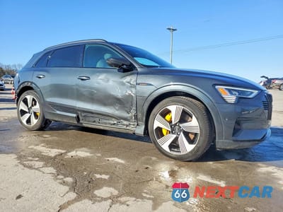 Czwarte zdjęcie samochodu z boku: 2022 AUDI E-TRON PREMIUM PLUS VIN:WA1LABGE6NB010884 - miniatura