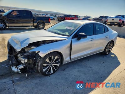 2022 VOLVO S60 B5 MOMENTUM 7JRL12FZ7NG161621 - główne zdjęcie licytacji z USA - miniatura