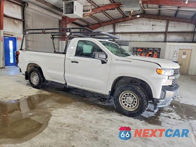 Czwarte zdjęcie samochodu z boku: 2020 CHEVROLET SILVERADO K1500 VIN:3GCNYAEH2LG287263 - miniatura