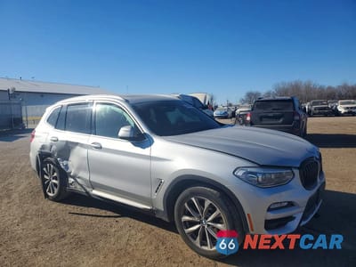 Czwarte zdjęcie samochodu z boku: 2019 BMW X3 XDRIVE30I VIN:5UXTR9C54KLE12021 - miniatura