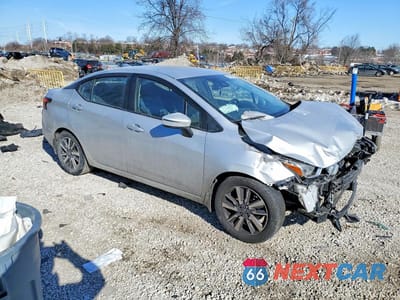 Czwarte zdjęcie samochodu z boku: 2020 NISSAN VERSA SV VIN:3N1CN8EVXLL804012 - miniatura