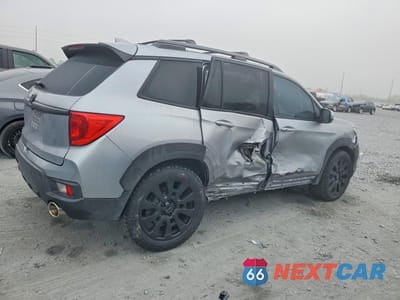 Trzecie zdjęcie samochodu z tyłu: 2022 HONDA PASSPORT EXL VIN:5FNYF7H56NB002385 - miniatura