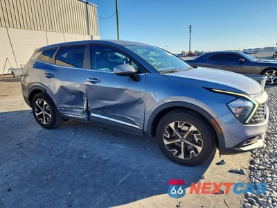 Czwarte zdjęcie samochodu z boku: 2023 KIA SPORTAGE EX VIN:5XYK33AF9PG078351 - miniatura