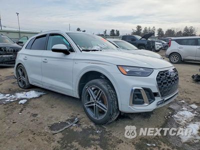 Czwarte zdjęcie samochodu z boku: 2021 AUDI Q5 E PREMIUM PLUS VIN:WA1E2AFY0M2034754 - miniatura