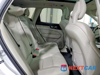 Zdjęcie 11 z 12 samochodu: 2018 VOLVO XC60 T5 MOMENTUM VIN:YV4102RK1J1089509 - miniatura