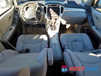 Zdjęcie 8 z 12 samochodu: 2005 TOYOTA HIGHLANDER BASE VIN:JTEDP21A750048744 - miniatura