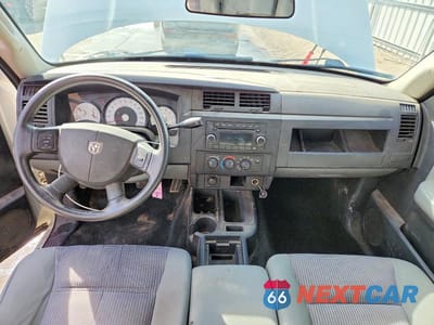 Zdjęcie 8 z 13 samochodu: 2010 DODGE DAKOTA SXT VIN:1D7RW3BK2AS221147 - miniatura