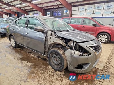 Czwarte zdjęcie samochodu z boku: 2018 NISSAN VERSA SV VIN:3N1CN7AP2JL828965 - miniatura