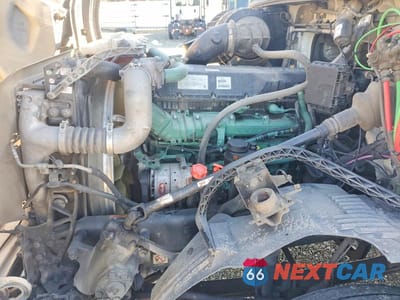 Zdjęcie 7 z 10 samochodu: 2018 VOLVO VNL SEMI TRUCK VIN:4V4N39EH9JN892757 - miniatura
