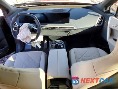 Zdjęcie 8 z 13 samochodu: 2025 BMW IX M70 VIN:WB523CF06SCU57420 - miniatura